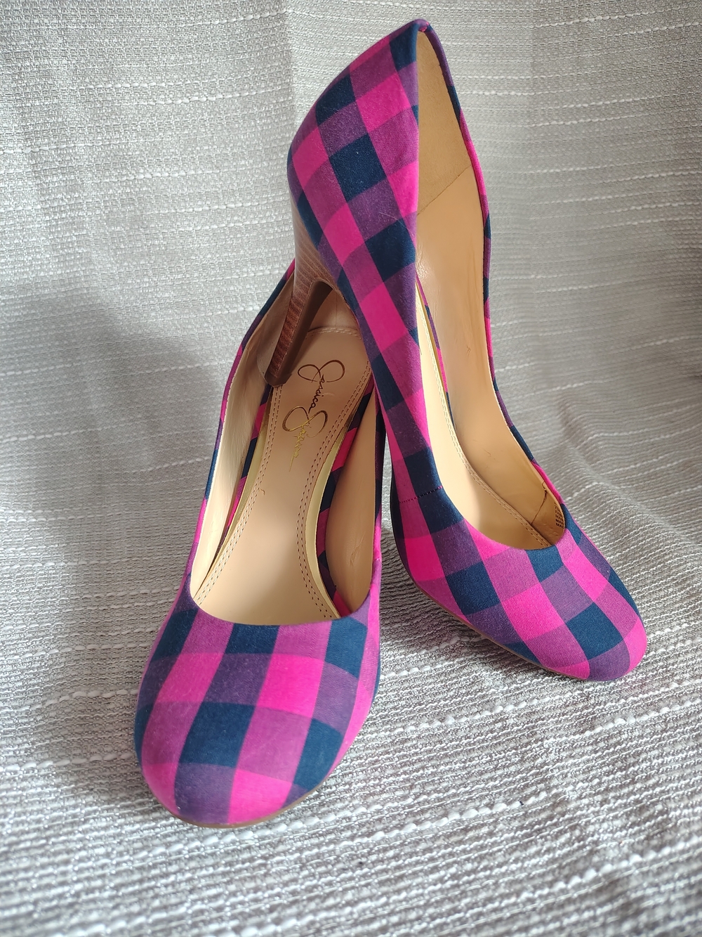 Jessica Simpson Buffalo Plaid Pumps Size 7.5 Pink Navy Fabric Wood-Look Heel